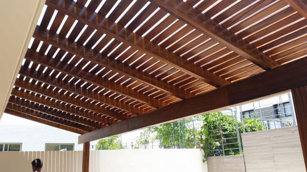 Pérgola-de-madera-de-tronillo-en-puerto-vallarta