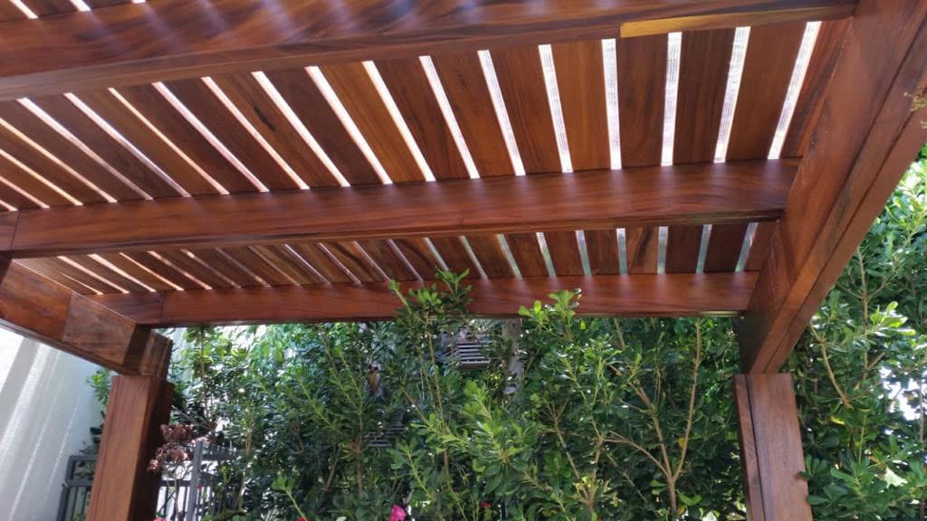 Pérgola-de-parota-en-Valle-Real,-Zapopan