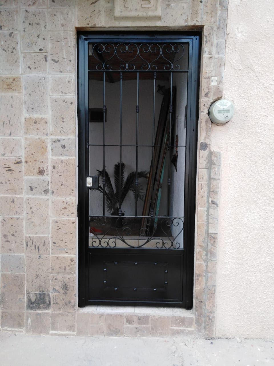 Puerta de Metal en Tlaquepaque