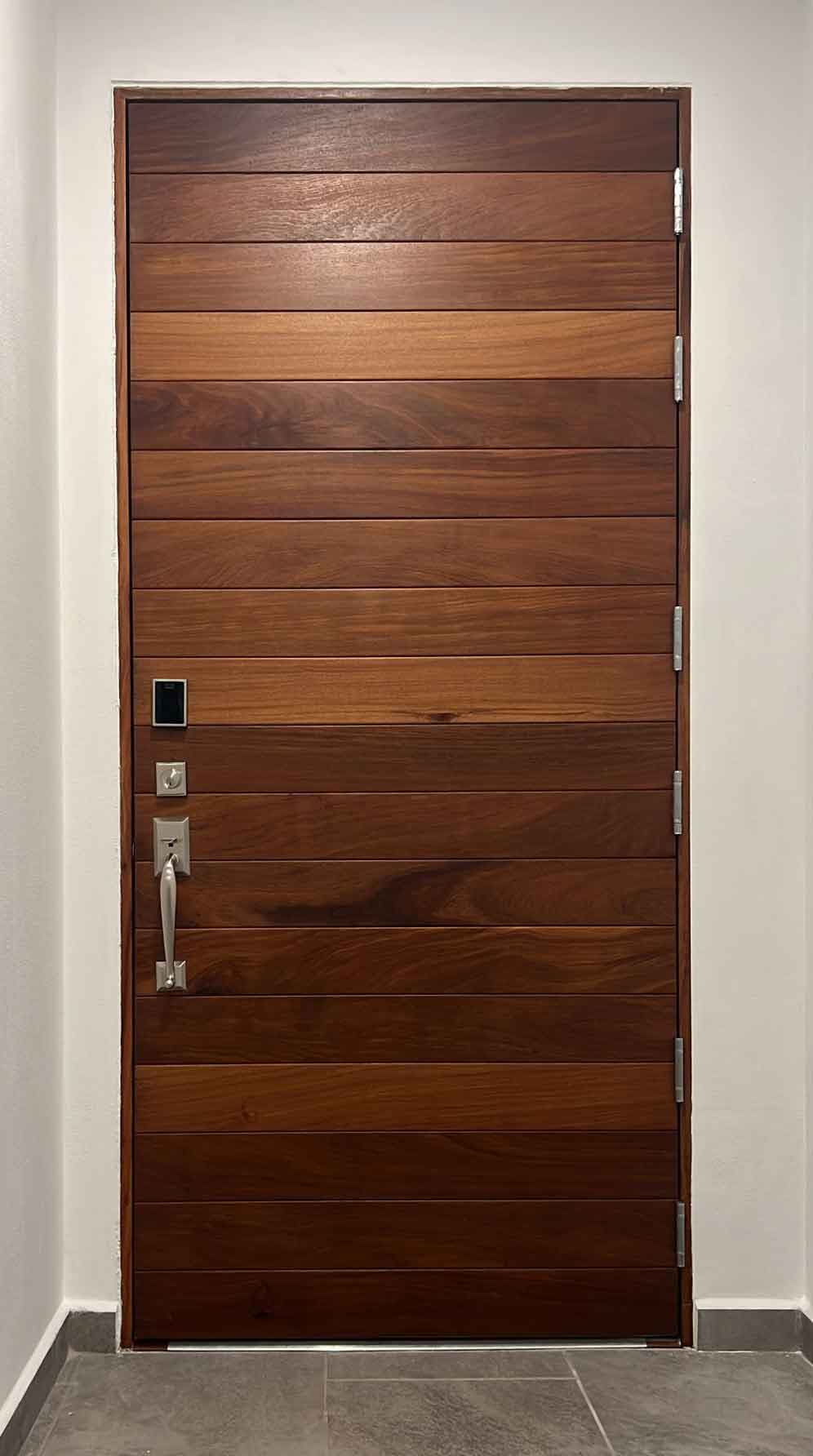 Puerta de Madera Cumarú, alta seguridad en Puerto Vallarta