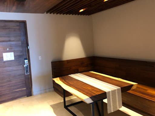 Interior de hotel construido por Muebles Encino