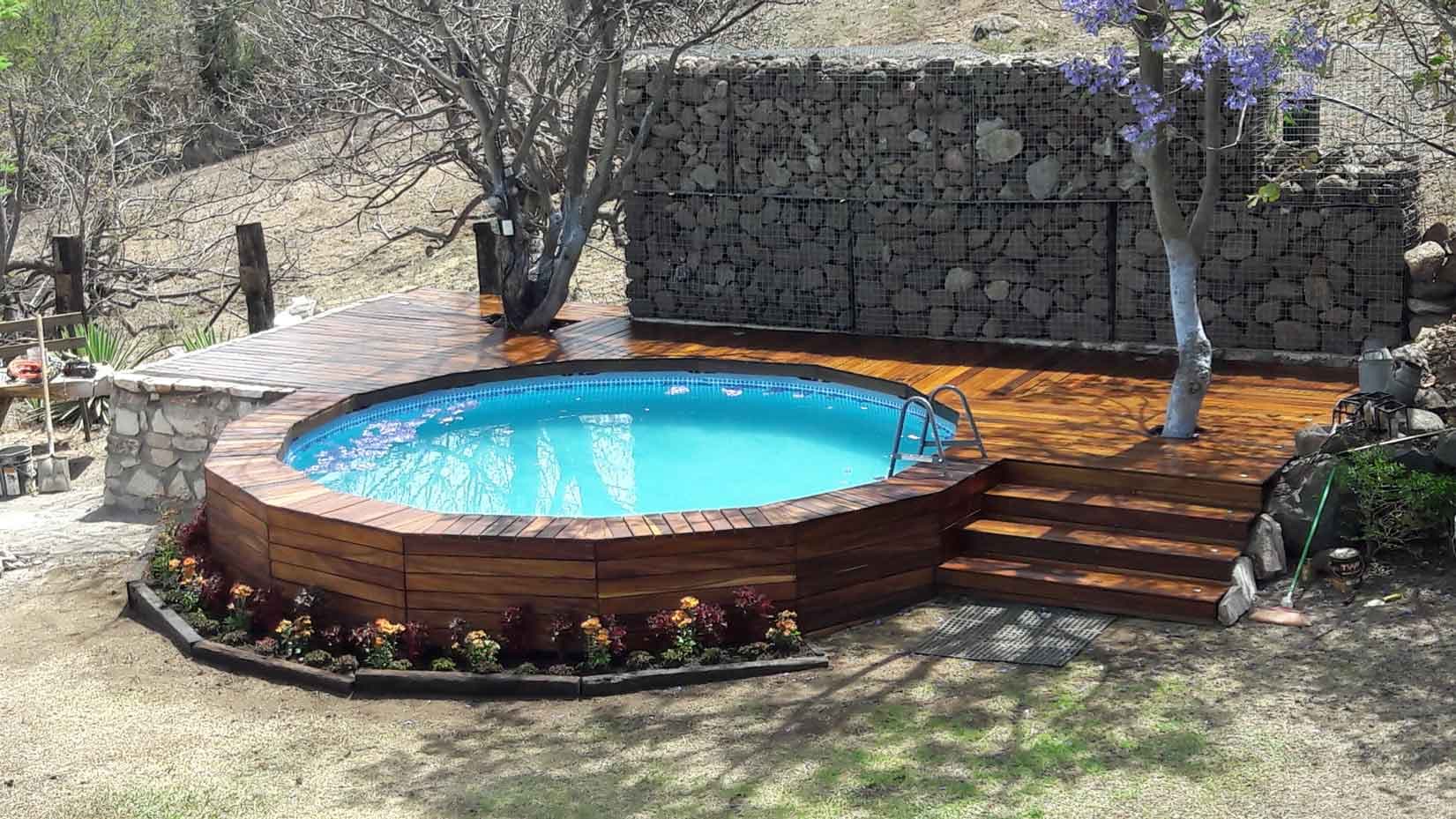 Deck de madera residencial construido por Muebles Encino