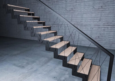 Escalera de metal con encino