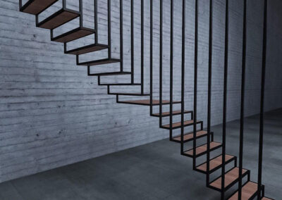 escalera-de-madera-con-metal