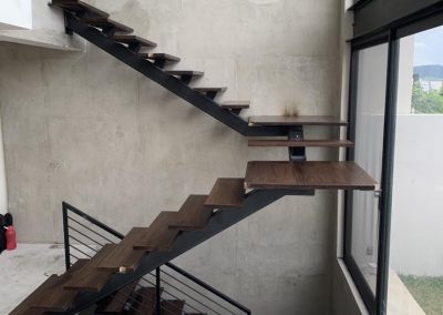 Escalera de metal con madera en zapopan