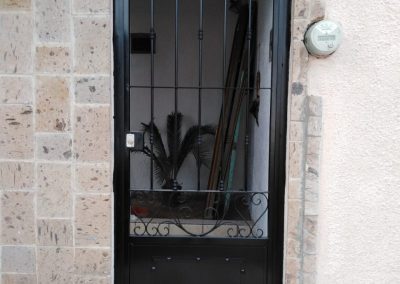 Puerta de Metal en Tlaquepaque